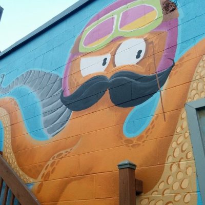 La murale de Staifany Gonthier, derrière la Microbrasserie Le Prospecteur, à Val-d'Or