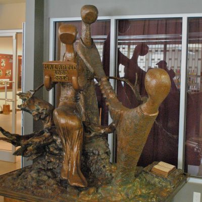 La sculpture de Jacques Pelletier "Raconte-moi Malartic"