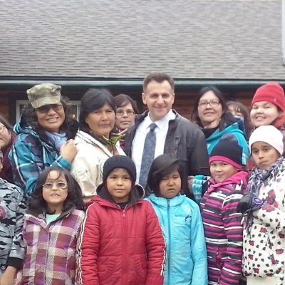Jacqueline Michel avec les participants au tournage de Guibord s'en va-t-en guerre