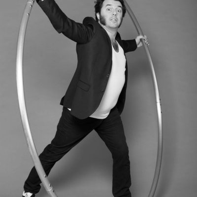 L'artiste acrobate Andy Giroux