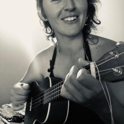 L'auteure-compositrice-interprète Véronique Trudel