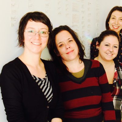 De gauche à droite: Brigitte Toutant, Annie Hamel, Johannie Séguin et Annie Boulanger, les quatre artistes chargées de réaliser la murale en hommage à Richard Desjardins.