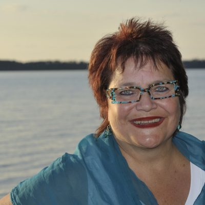 Madame Élizabeth Larouche, députée d'Abitibi-Est Ministre déléguée aux Affaires autochtones