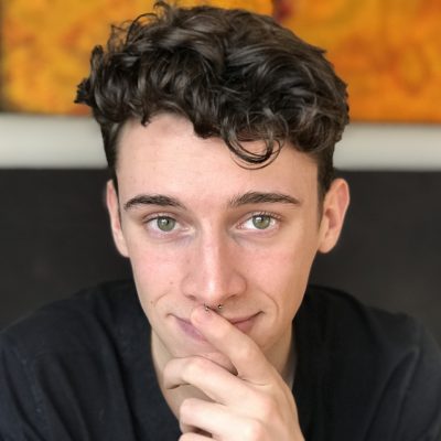 L'auteur-compositeur-interprète Elliot P