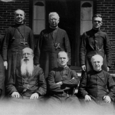 Dix oblats à Ville-Marie en 1937