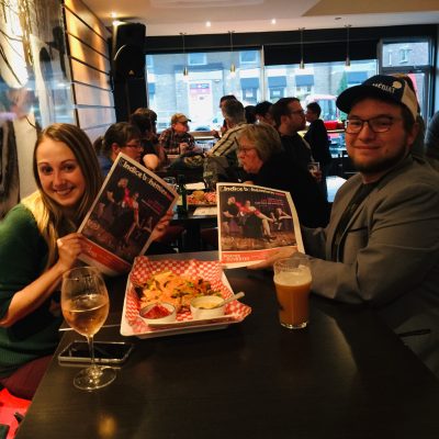 Dominique Blais (bénévole) et François Munger (MédiAT) lors de notre 5 à 7 à La P'Tite Bouteille d'Amos