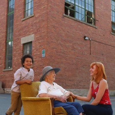 Jovanny Alexandre, Marie-Ève Lacombe et Doris Vaillant ont posé pour la couverture de L'Indice bohémien