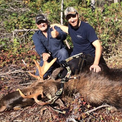 Alexandre Bélanger et son père lors d'une partie de chasse fructueuse