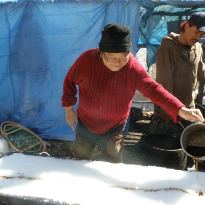 Monique Papatie assure la transmission des savoirs traditionnels aux plus jeunes