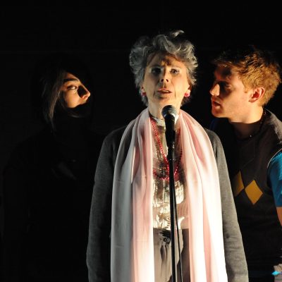 Béatrice Picard et les comédiens de la pièce de théâtre S'embrasent 