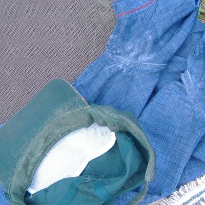 Les vêtements souillés ne peuvent être revendus et rendent plus difficile la tâche des organisations.